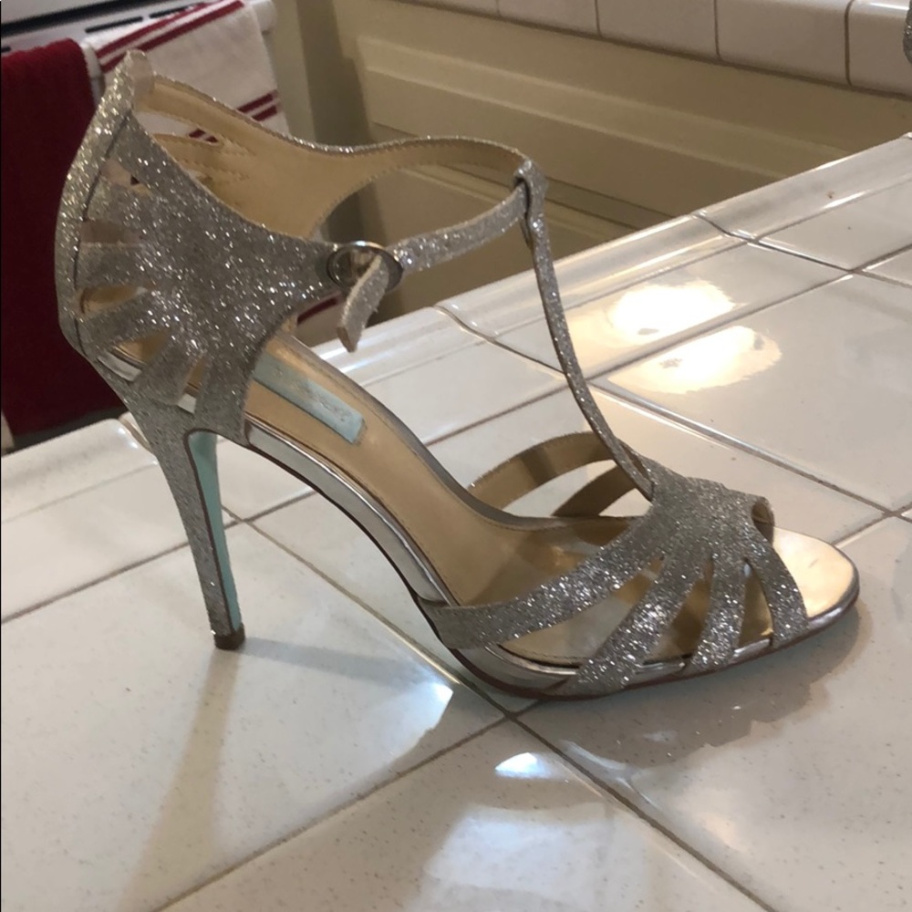 Heels - Picture 2 of 2